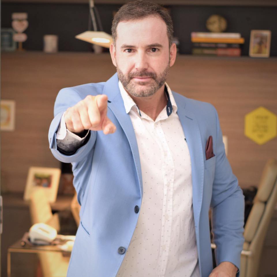 Dr. Eric Daldegan, cirurgiao-dentista